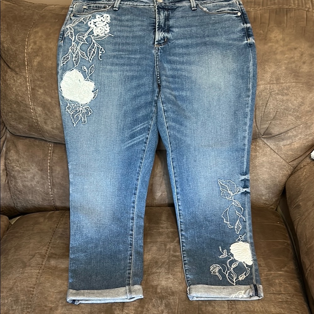 NYDJ Blue Cropped Jeans with White Floral Embroidery